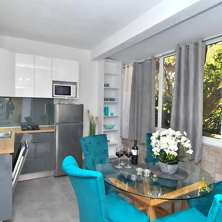 Mit Terrasse By Interhome