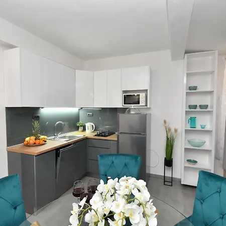 Mit Terrasse By Interhome